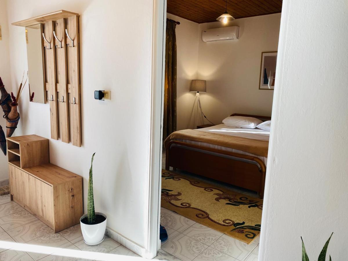 Mia Guest House - Entire Home With Balcony & Garden Divjaka Exterior foto