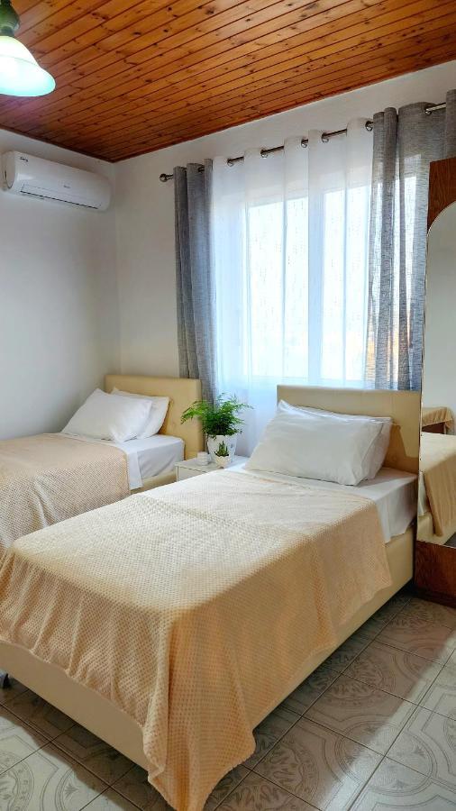 Mia Guest House - Entire Home With Balcony & Garden Divjaka Exterior foto