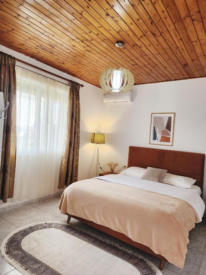 Mia Guest House - Entire Home With Balcony & Garden Divjaka Exterior foto