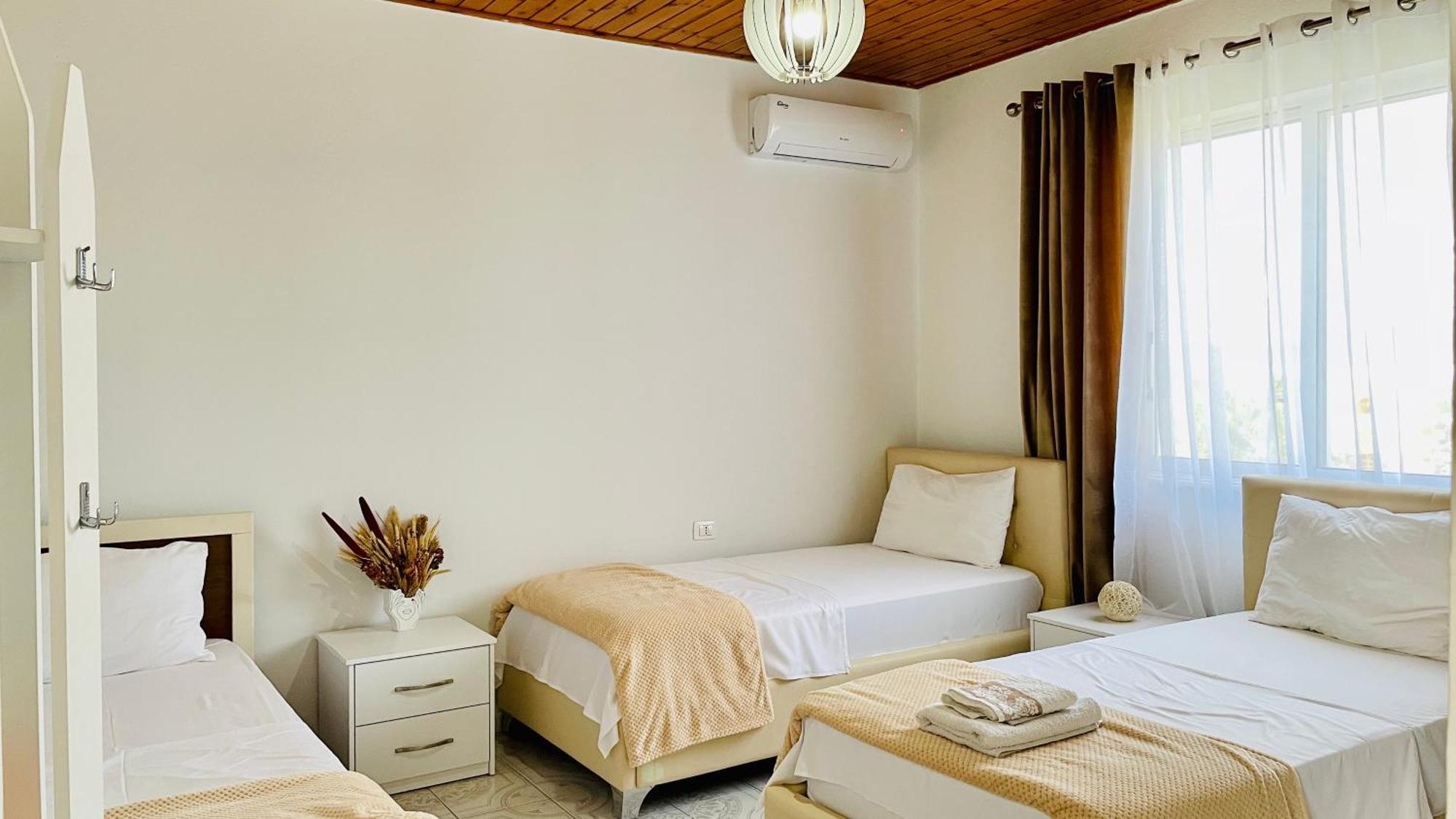 Mia Guest House - Entire Home With Balcony & Garden Divjaka Exterior foto